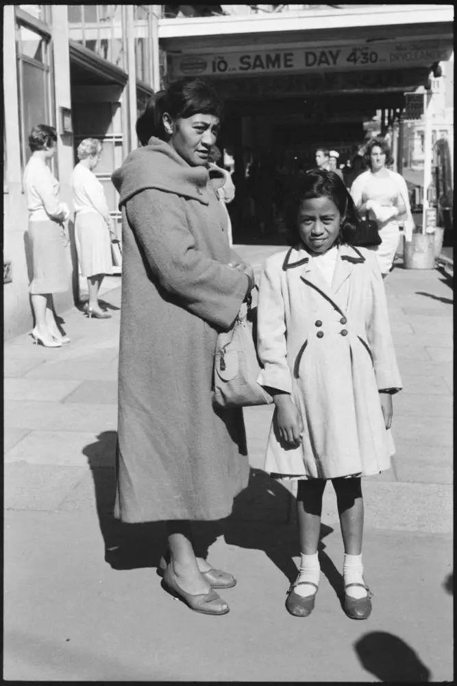 Street photo, Queen Street, Auckland, 1960