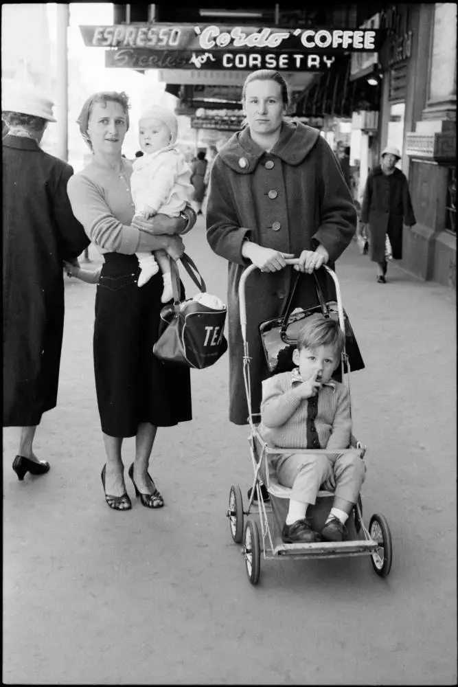 Street photo, Queen Street, Auckland, 1960