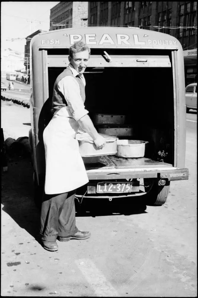 Street photo, Queen Street, Auckland, 1960