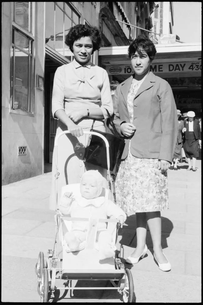 Street photo, Queen Street, Auckland, 1960