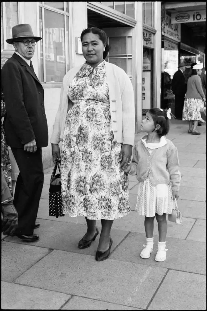 Street photo, Queen Street, Auckland, 1960