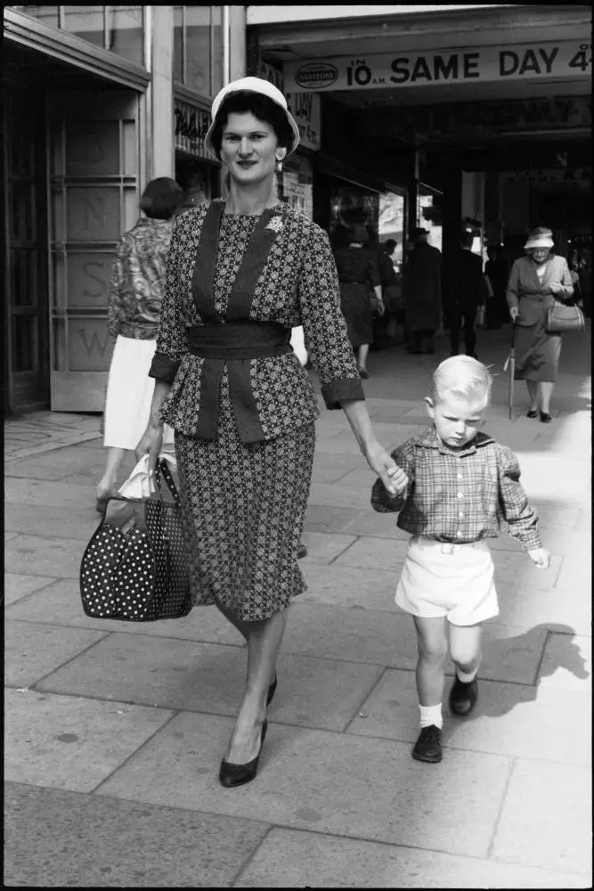 Street photo, Queen Street, Auckland, 1960