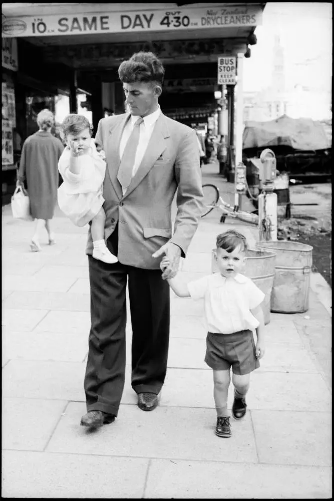 Street photo, Queen Street, Auckland, 1960