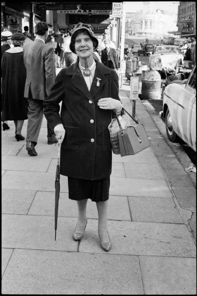 Street photo, Queen Street, Auckland, 1960