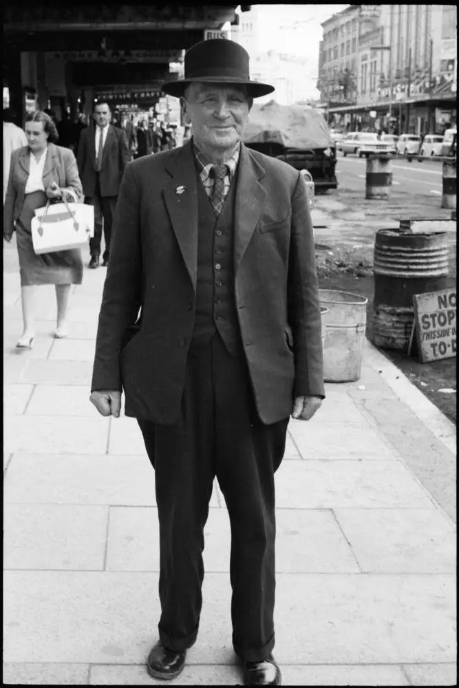 Street photo, Queen Street, Auckland, 1960