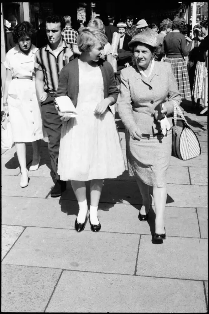 Street photo, Queen Street, Auckland, 1960