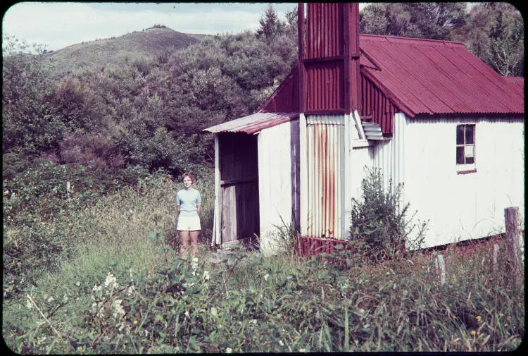 Corrugated iron hut, 1962