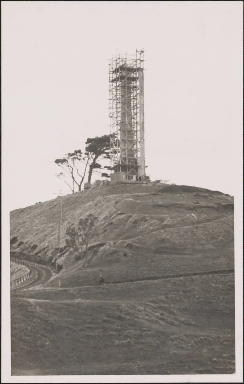 One Tree Hill obelisk, 1940
