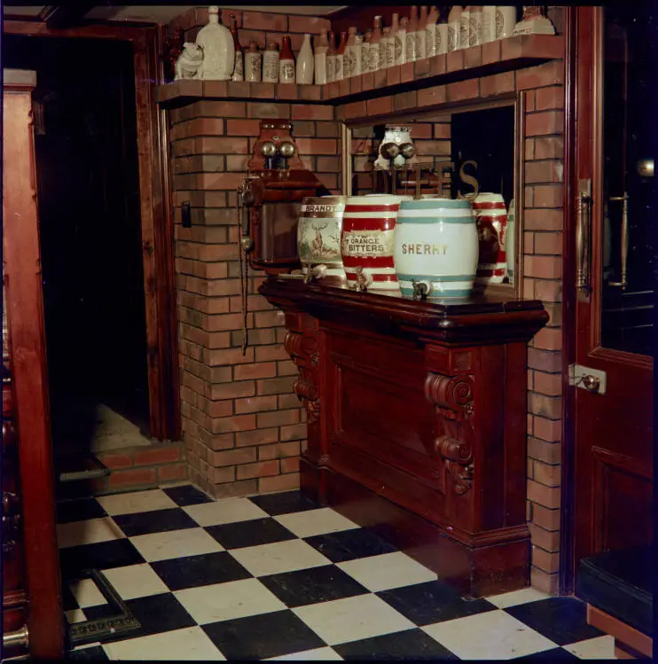 Tony's Restaurant, 1971