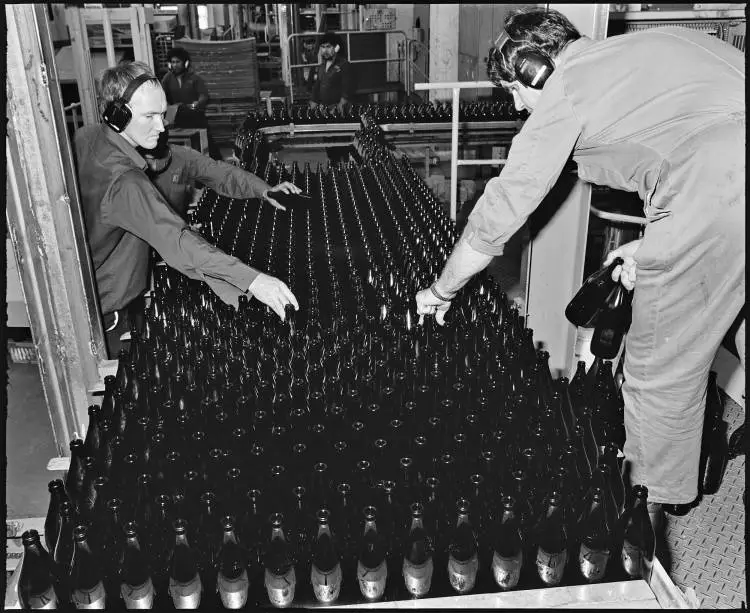 Sorting bottles, ACI Glass Factory, Penrose, 1989