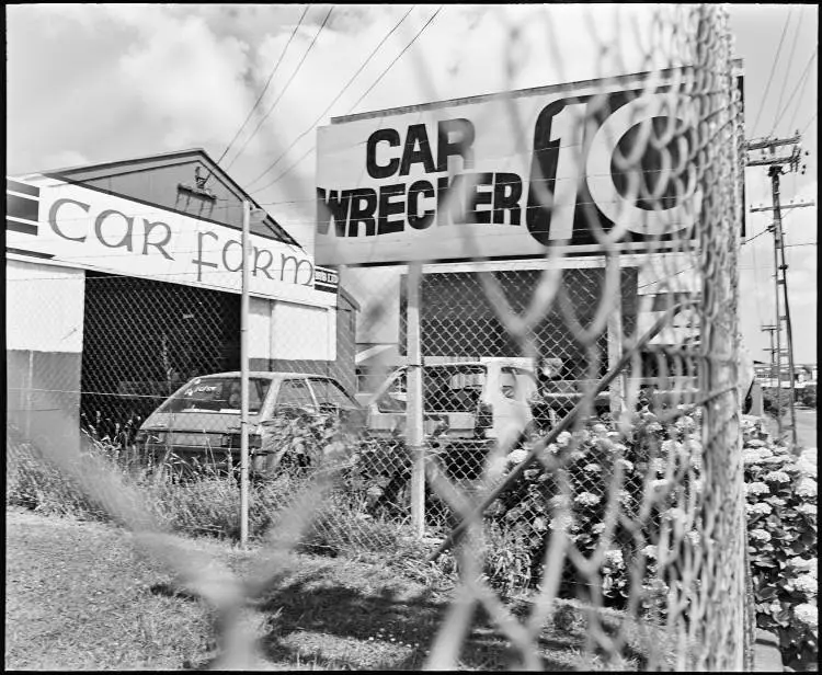 Car Farm car wreckers, Ōtāhuhu, 1989