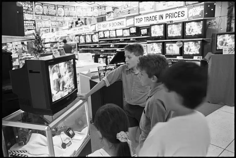 Noel Leeming, St Lukes Mall, 1989