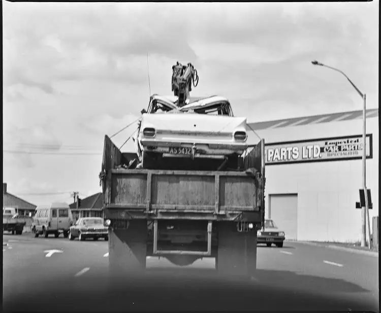Crushed car on truck, Ōtāhuhu, 1989