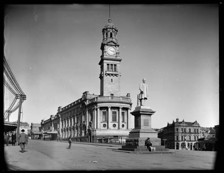 Statue of Sir George Grey, Auckland Town Hall, 1912