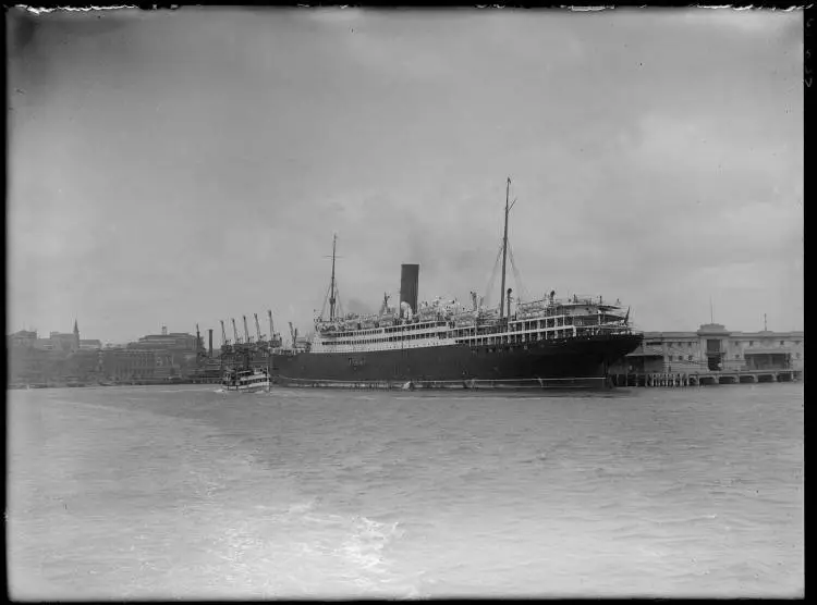 The SS Corinthic at Princes Wharf, 1926