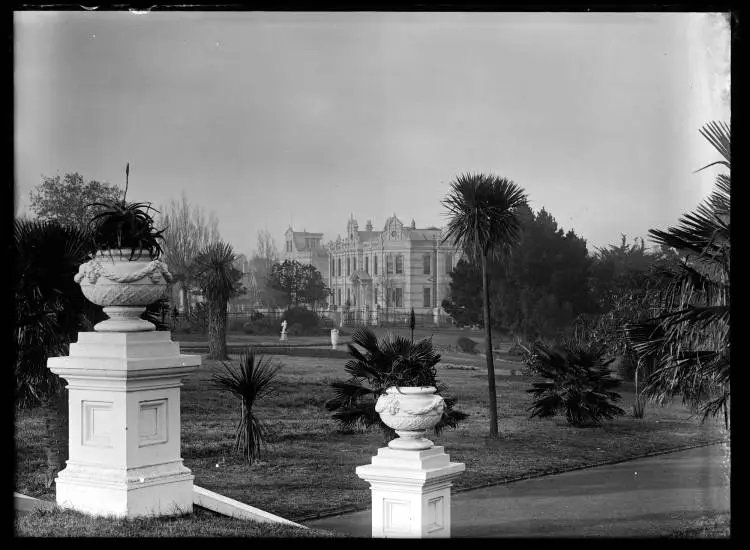 Albert Park and the Police Station, Princes Street, 1900