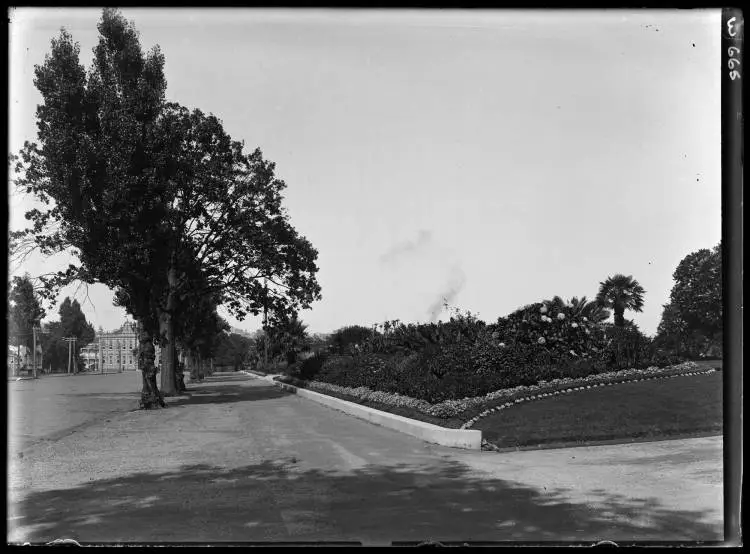 Albert Park and the Police Station, Princes Street, 1925