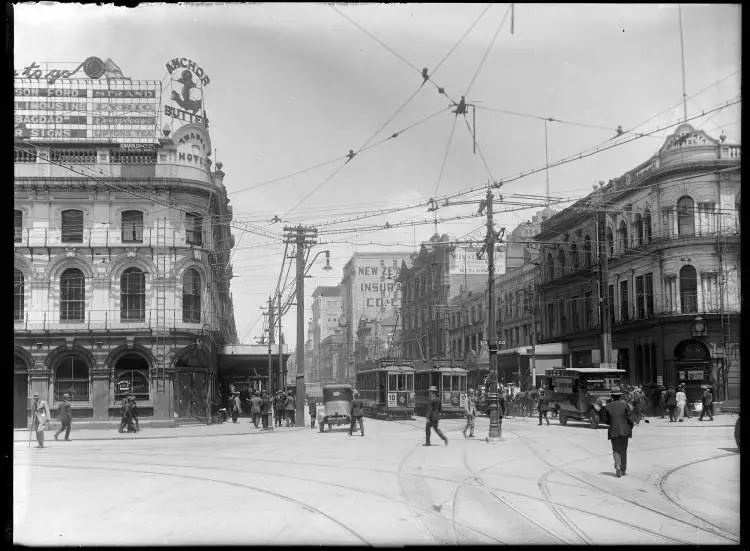 Queen Street and Customs Street, 1924