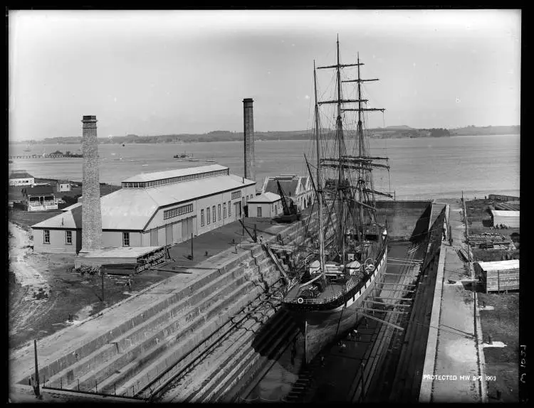 The barque Gladys, Calliope Dock, Devonport, 1903