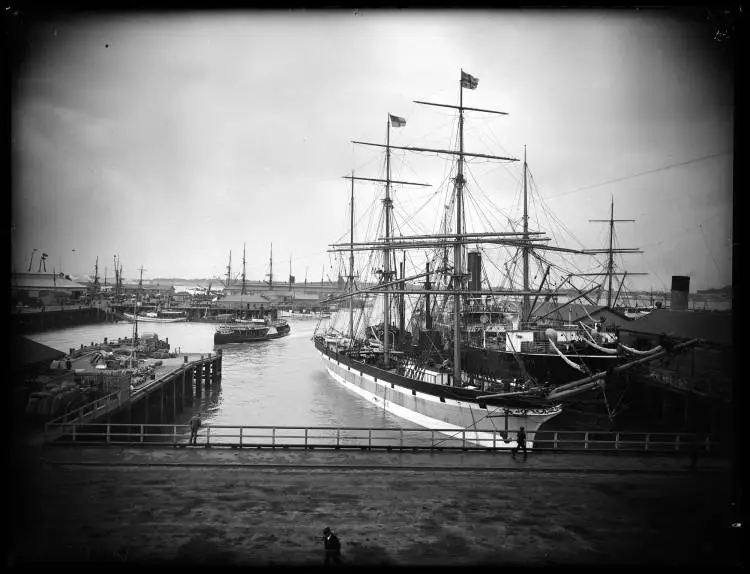 Boats at Quay Street wharves, 1902