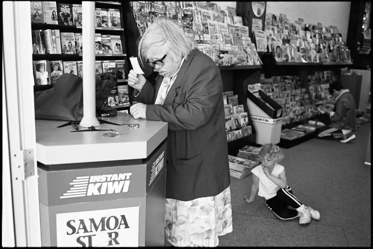 Instant Kiwi punter, Avondale, 1989
