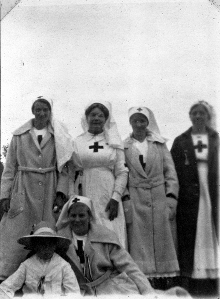 Mary Laurenson and nurses : digital photograph