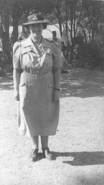 Elsie Carlyon in RNZAF summer uniform : digital image