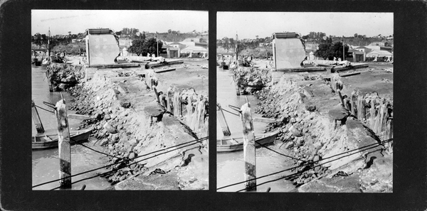 Earthquake damage to fisherman's wharf at Napier : Stereograph