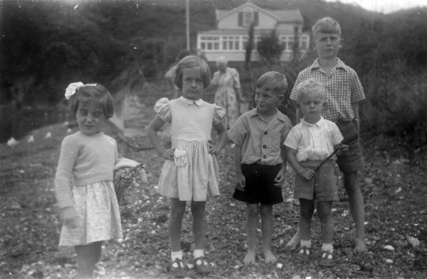 Carroll and Welch family children : Photograph