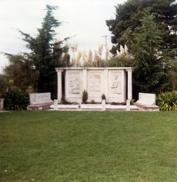 Mahupuku monument at Papawai marae: Photograph