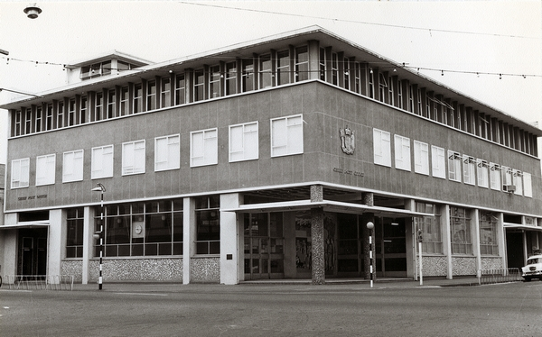 The rebuilt Post Office, built on the site of the former Post Office, on the corner of Queen Street and Lincoln Road. It was opened on the 30/10/62.: Photograph