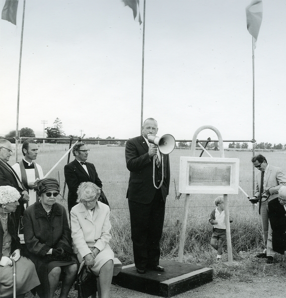 Jack Williams, Wairarapa Member of Parliament, speaking at Kopuaranga plaque unveiling : Photograph