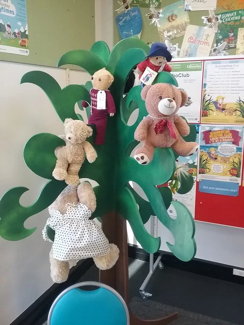 Tree climbing bears, Teddy bear sleepover