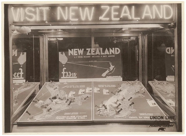 "Visit New Zealand" window, Union Line, Sydney, 1930's / Sam Hood