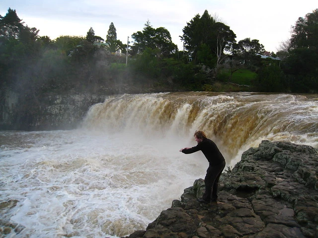 Haruru Falls
