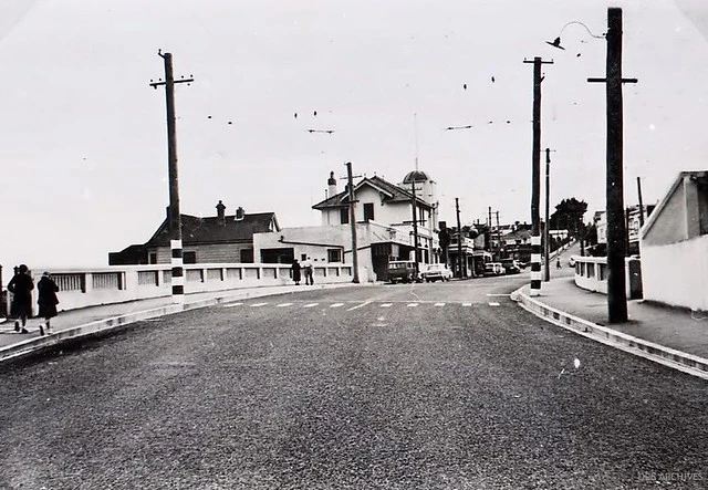 View across the Stuart Street Bridge looking toward Roslyn Shops c1953