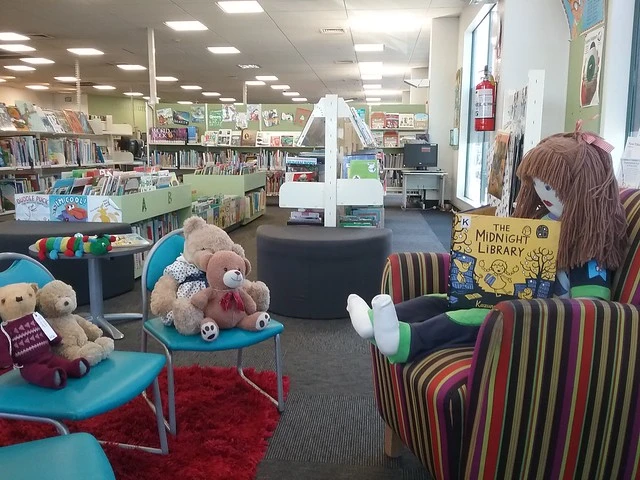 Susan reads "The midnight library", Teddy bear sleepover