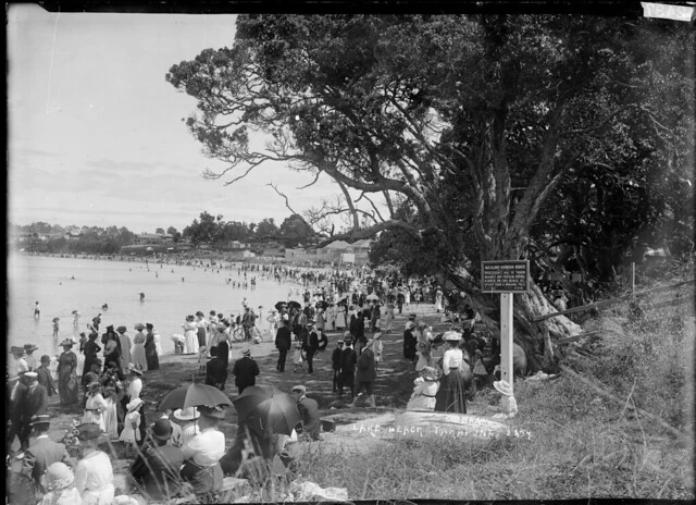 Crowded Lake Beach, Takapuna