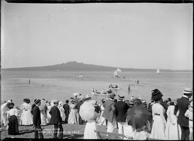 Crowd on Cheltenham Beach, Devonport