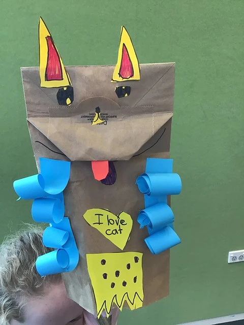 Paper bag puppets, Tūranga