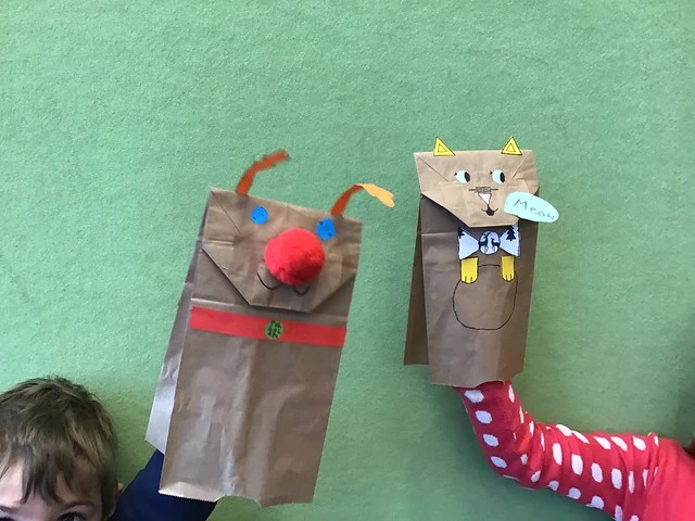 Paper bag puppets, Tūranga