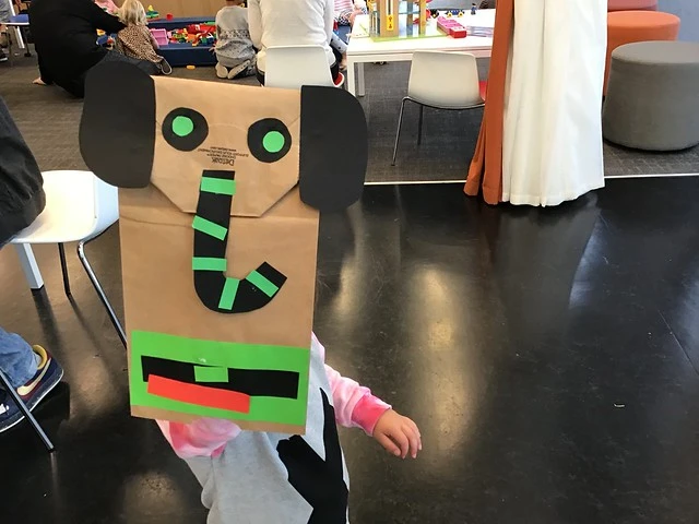 Paper bag puppets, Tūranga