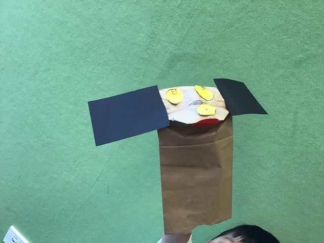 Paper bag puppets, Tūranga