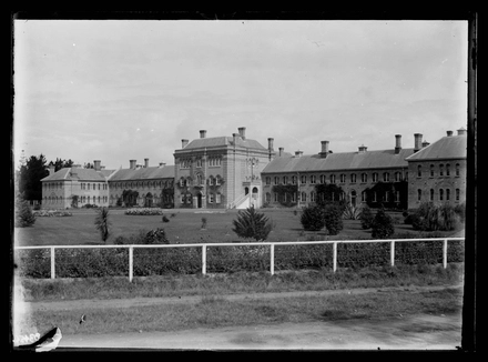 [Exterior view of the Avondale Lunatic Asylum and surrounding grounds]