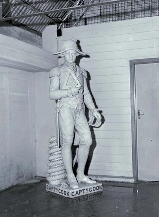 Captain Cook statue.