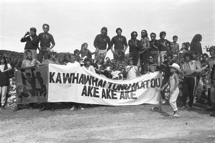 Arrival of Kotahitanga marchers with banner 'Kawhawhai Tonumatou Ake Ake Ake'. Hikoi to Waitangi