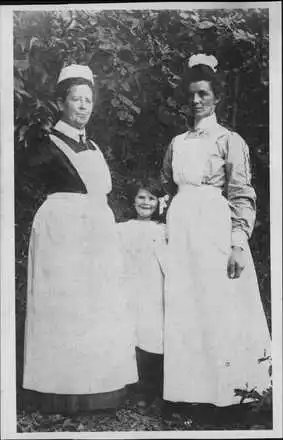 Nurse Goodison of "Haruru" Maternity Home, Collingwood St. Ponsonby, Nurse Leslies (?) and Nurse Goodison's granddaughter