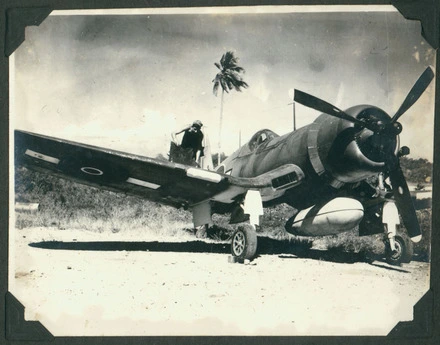 Arming 1 S.U. Corsair. Guadalcanal.