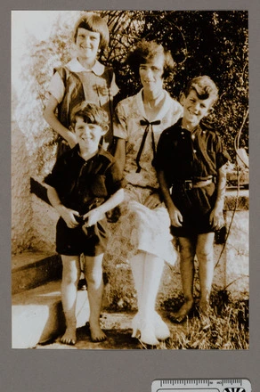 [Gertrude Hillary with her children, June, Rex and Edmund.]