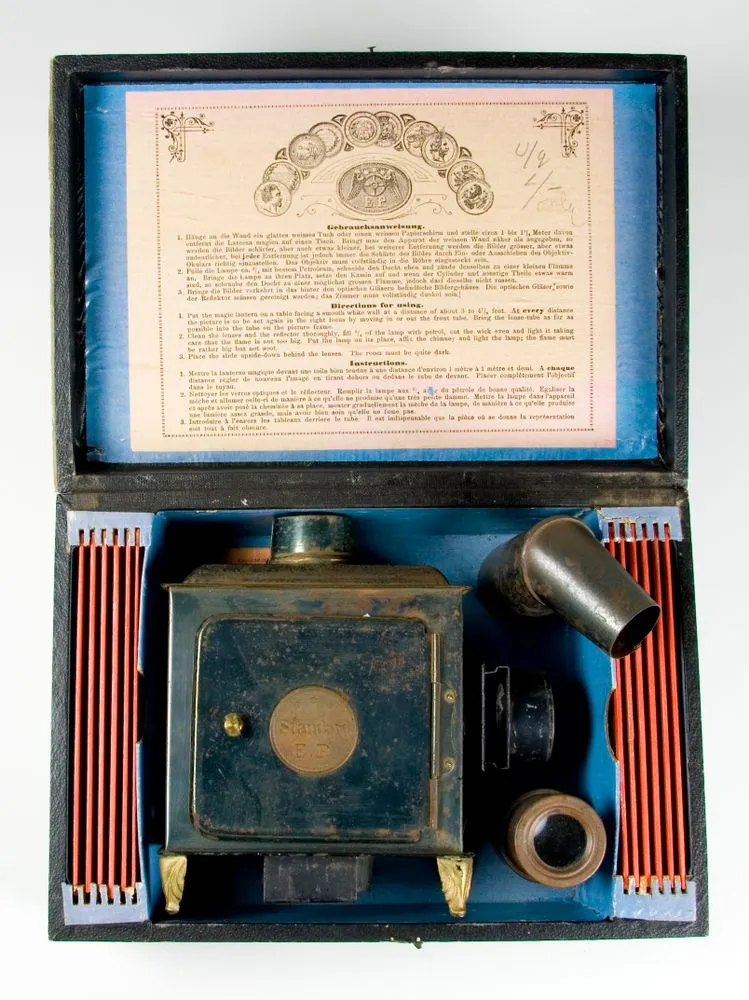 Slide projector, 'Magic Lantern'